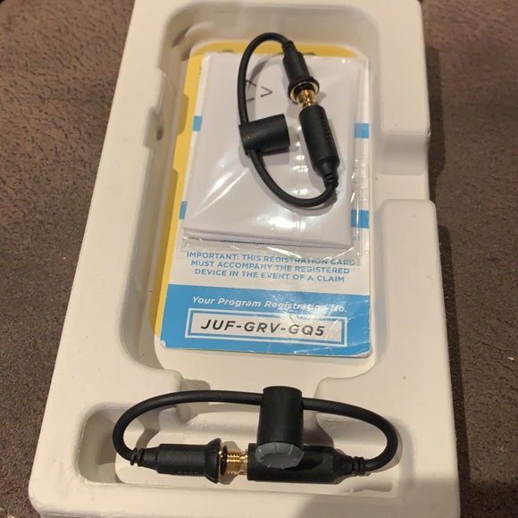 Lifeproof iPhone 4S waterproof phone case - Picture 3 of 4